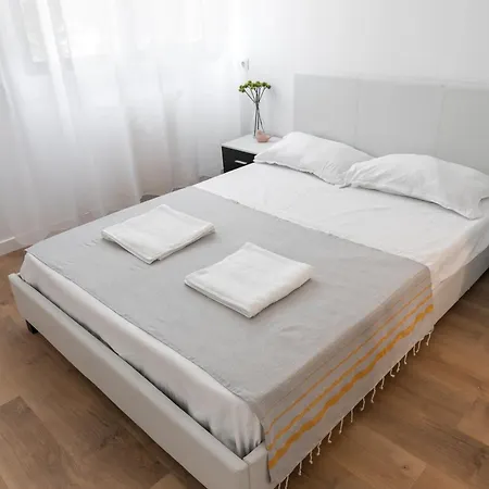 3 Apartment *