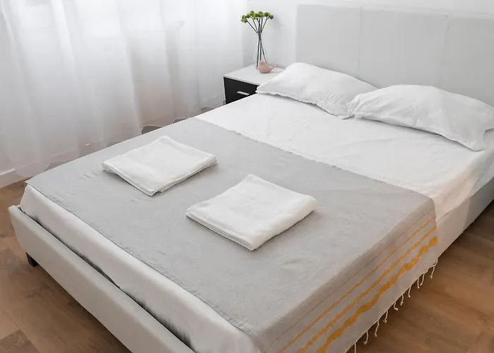3 Apartment *